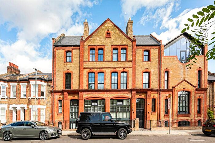 2 Bedroom Apartment For Sale In Cabul Road, London, SW11