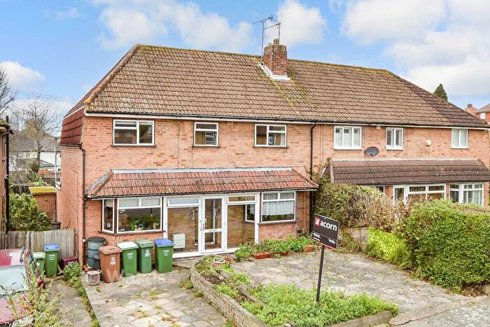 4 Bedroom Semi Detached House For Sale In Faygate Crescent, Bexleyheath, Kent, DA6