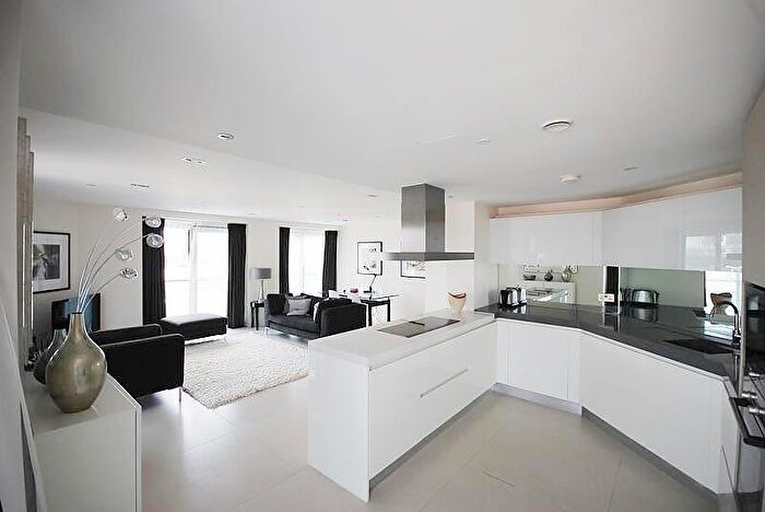 2 Bedroom Apartment To Rent In Bezier Apartments, City Road, Old Street, London, EC1Y