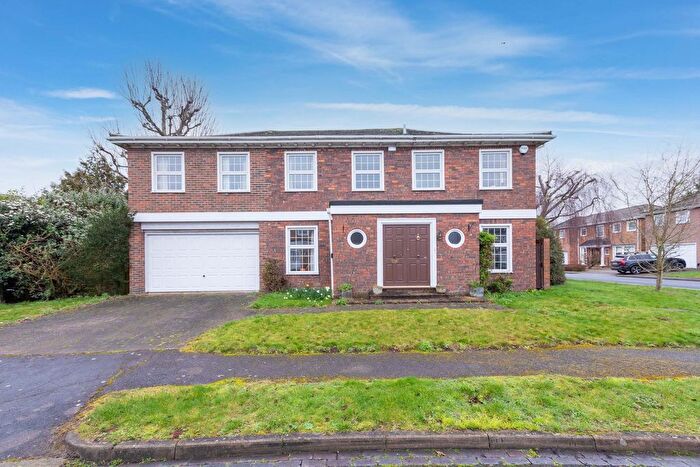 5 Bedroom Detached House For Sale In Chiltern Road, Maidenhead, SL6