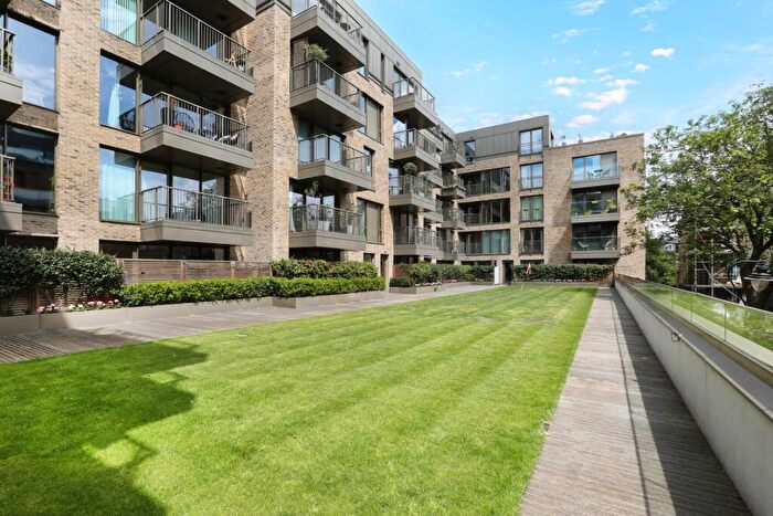 3 Bedroom Apartment To Rent In Camberwell Passage, London, SE5