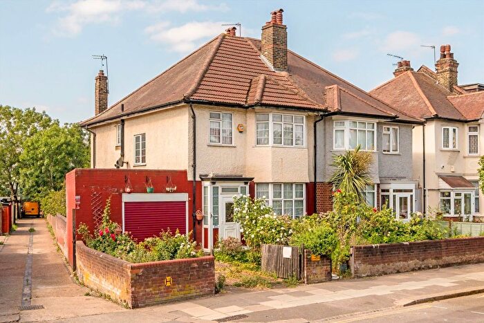 3 Bedroom Property For Sale In Noel Road, Acton, W3