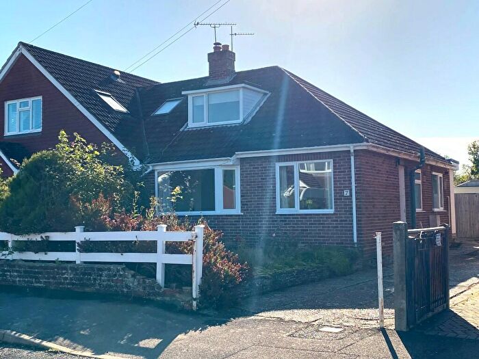 4 Bedroom Chalet To Rent In Tewkesbury Avenue - Fareham, PO15