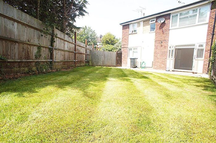 2 Bedroom Maisonette To Rent In Grosvenor Court, Southgate, London, N14