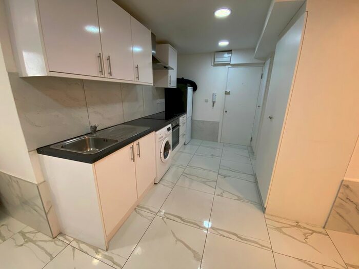 Studio To Rent In Meyrick Rd, Clapham Junction, SW11