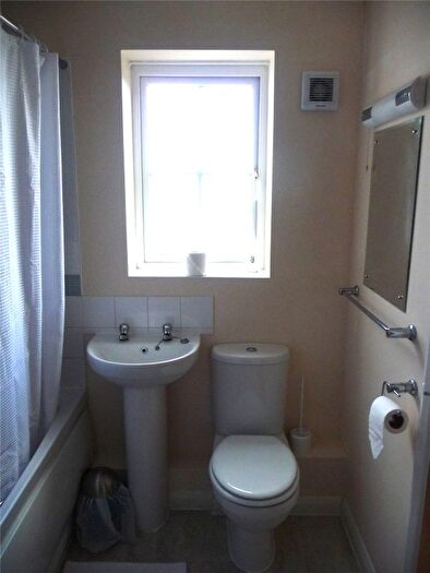 2 Bedroom Flat For Sale In Gatehouse Court, Taunton, TA1