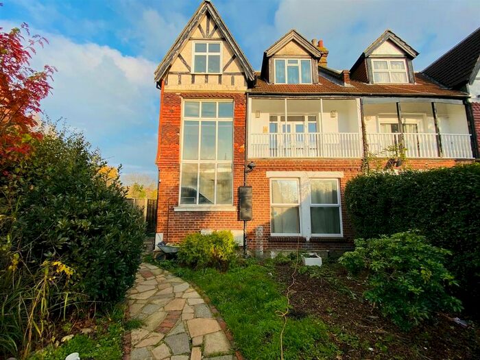 2 Bedroom Flat To Rent In Auckland Road, London, SE19