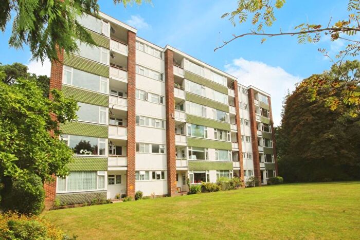 2 Bedroom Apartment For Sale In Lindsay Road, Branksome Park, BH13