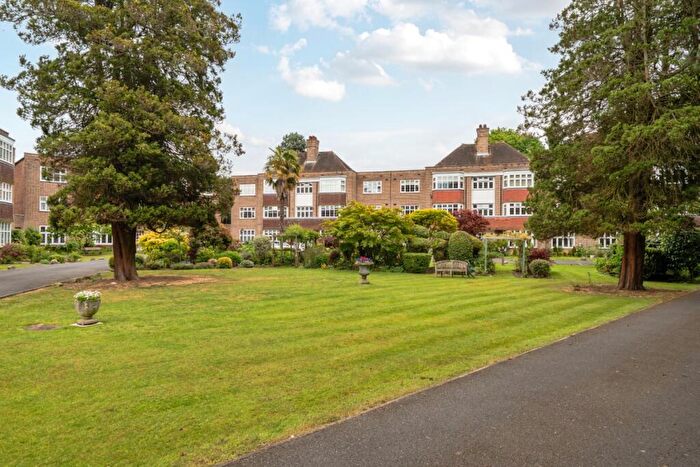 3 Bedroom Flat To Rent In Imber Close, Esher, KT10