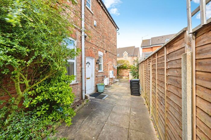 3 Bedroom End Of Terrace House For Sale In Goldington Road, Bedford, Bedfordshire, MK40