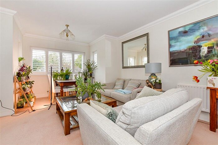 2 Bedroom Flat For Sale In Pembury Road, Tunbridge Wells, Kent, TN2