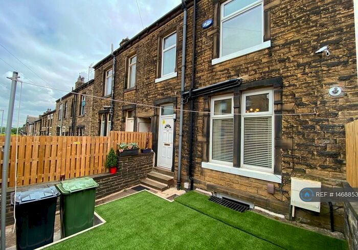 3 Bedroom Terraced House To Rent In Cross Lane, Huddersfield, HD4