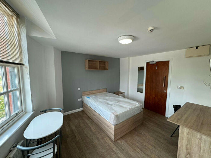 Studio To Rent In Alexandra House, Castlegate, Sheffield, South Yorkshire, S3
