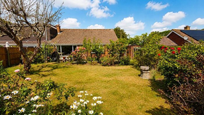 2 Bedroom Bungalow For Sale In Briars Lane, Hatfield, AL10
