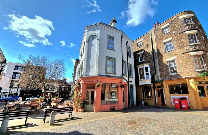 2 Bedroom Flat For Sale In Market Place, Margate, CT9