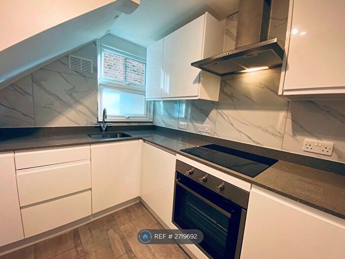 2 Bedroom Flat To Rent In Leamington Park, London, W3