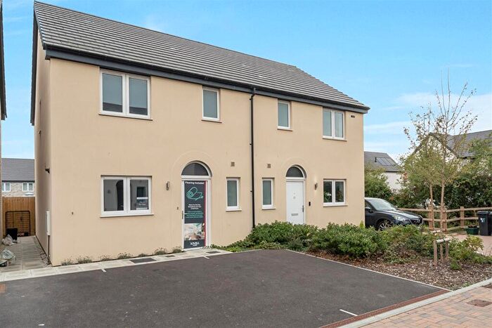 3 Bedroom Semi-Detached House For Sale In Bincombe Park, Weymouth, DT3