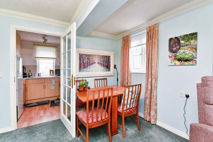 1 Bedroom Flat For Sale In Magdalene Street, Glastonbury, Somerset, BA6