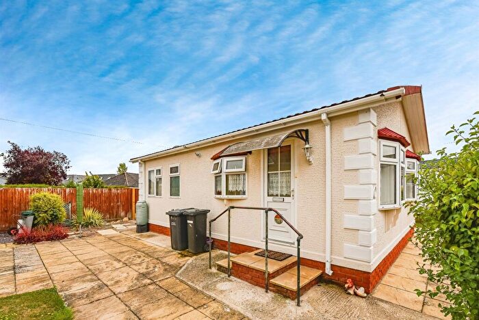 2 Bedroom Park Home For Sale In Mullenscote Mobile Home Park, Weyhill, Andover, SP11