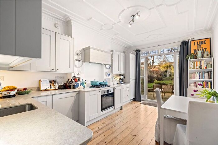 3 Bedroom Detached House To Rent In Gleneagle Road, SW16