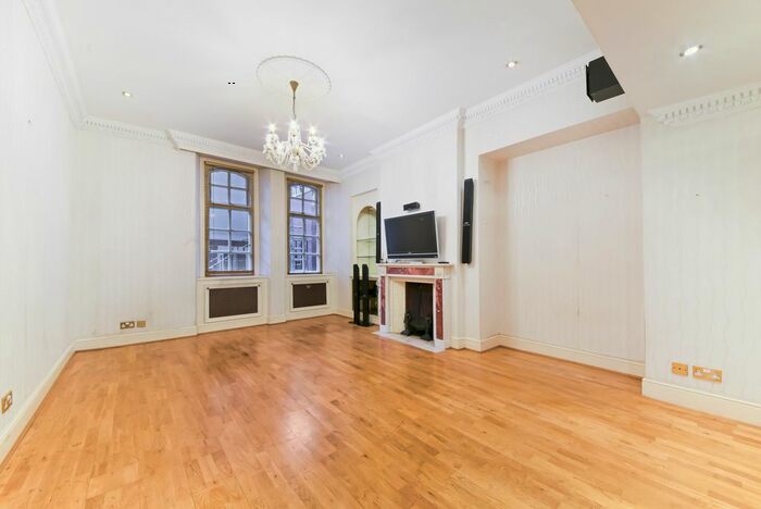 4 Bedroom Flat To Rent In Queen's Gate, London, SW7