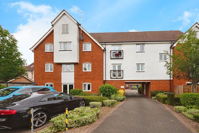 2 Bedroom Flat For Sale In Galloway Drive, Kennington, Ashford, TN25
