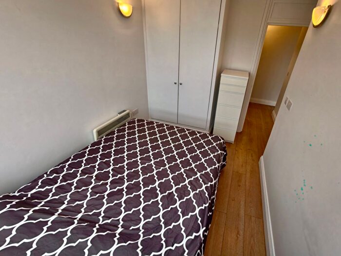 3 Bedroom Flat To Rent In Charlotte Despard Avenue, London, SW11