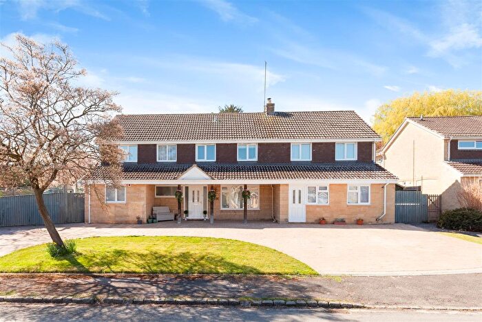 5 Bedroom Detached House For Sale In Pound Close, Yarnton, Kidlington, OX5