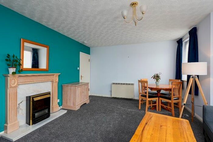 2 Bedroom Flat To Rent In Dorset Place, Polwarth, Edinburgh, EH11