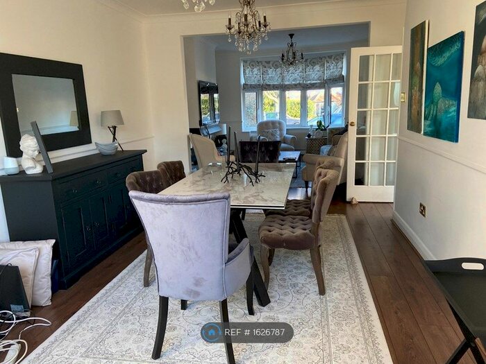 3 Bedroom Semi-Detached House To Rent In Oakdene Drive, Surbiton, KT5