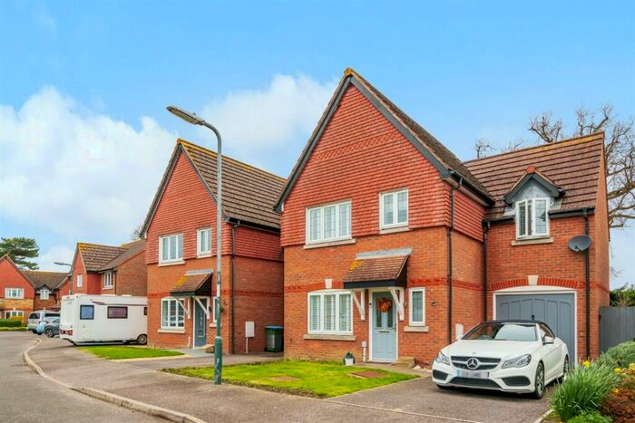 3 Bedroom Semi-Detached House To Rent In The Oaks, Aldwick, Bognor Regis, PO21