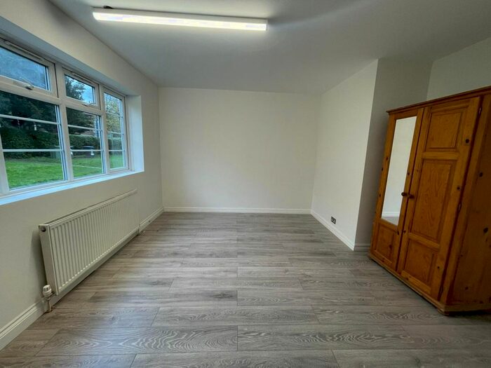 3 Bedroom Flat To Rent In South Gardens, The Avenue, Wembley, HA9