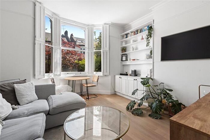 2 Bedroom Apartment For Sale In Balham Park Road, London, SW12