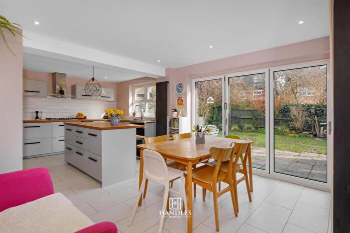 3 Bedroom Detached House For Sale In Wake Grove, Warwick, CV34