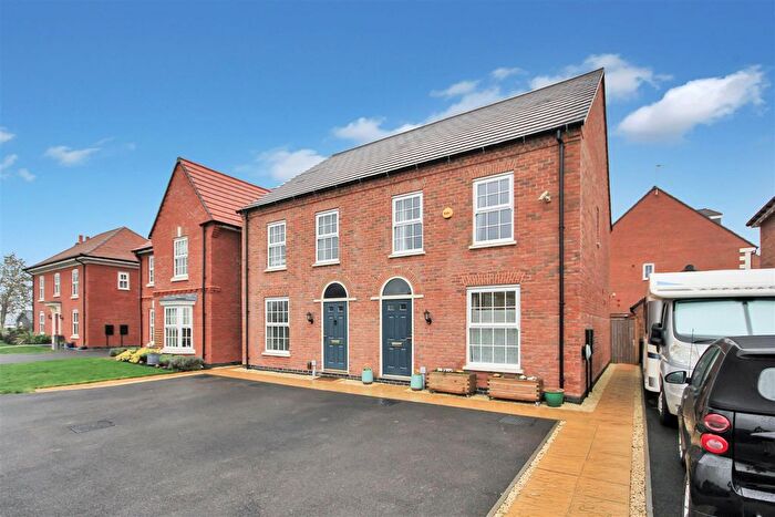 3 Bedroom Semi Detached House For Sale In Redshank Close, Rushden, NN10