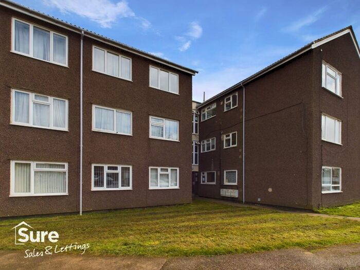 2 Bedroom Apartment To Rent In Claymore, Hemel Hempstead, Hertfordshire, HP2