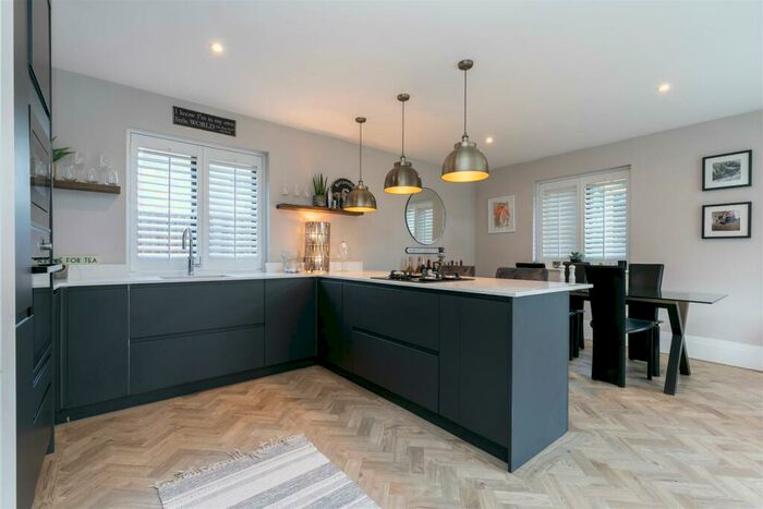 2 Bedroom Detached House To Rent In Weybridge, KT13