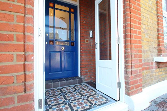 1 Bedroom Apartment To Rent In Mansfield Road, Ilford, IG1