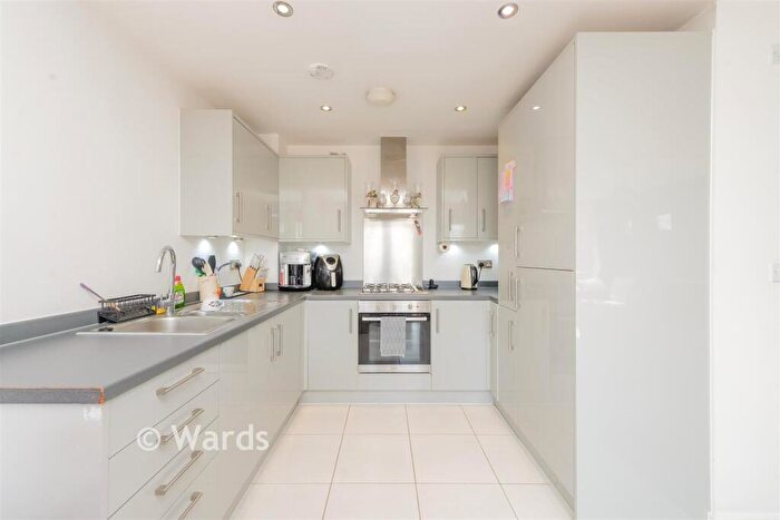 1 Bedroom Flat For Sale In Cross Street, Chatham, Kent, ME4