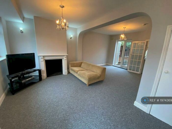 3 Bedroom Terraced House To Rent In Mildred Close, Dartford, DA1