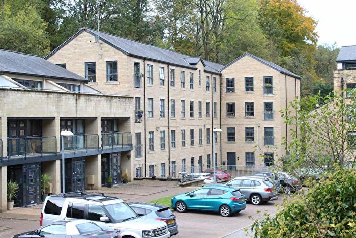 2 Bedroom Apartment To Rent In Kinderlee Way, Chisworth, Glossop, SK13