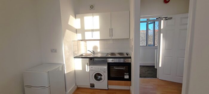 Studio To Rent In Burlington Parade, Gratton Terrace, Cricklewood, NW2