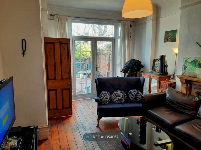2 Bedroom Flat To Rent In Fordhook Avenue, London, W5