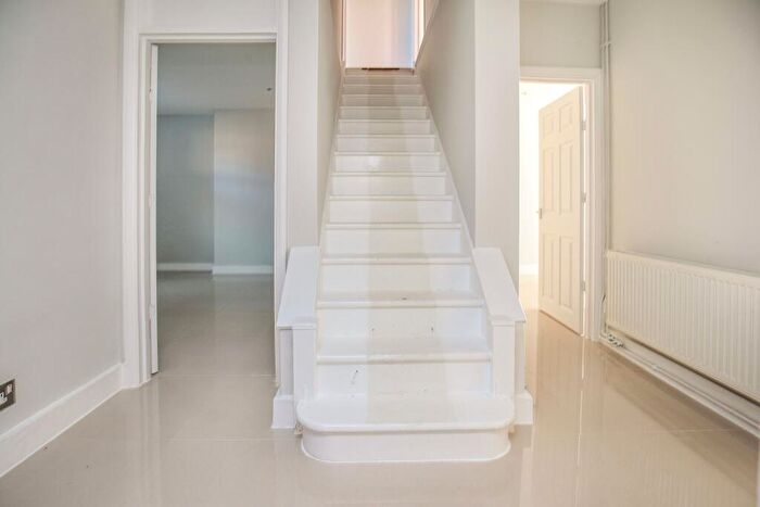 3 Bedroom Flat To Rent In Peak Hill Avenue, Sydenham, SE26