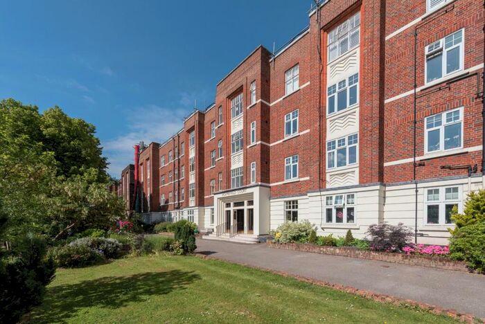 1 Bedroom Apartment For Sale In Holmefield Court, Belsize Grove, London, NW3
