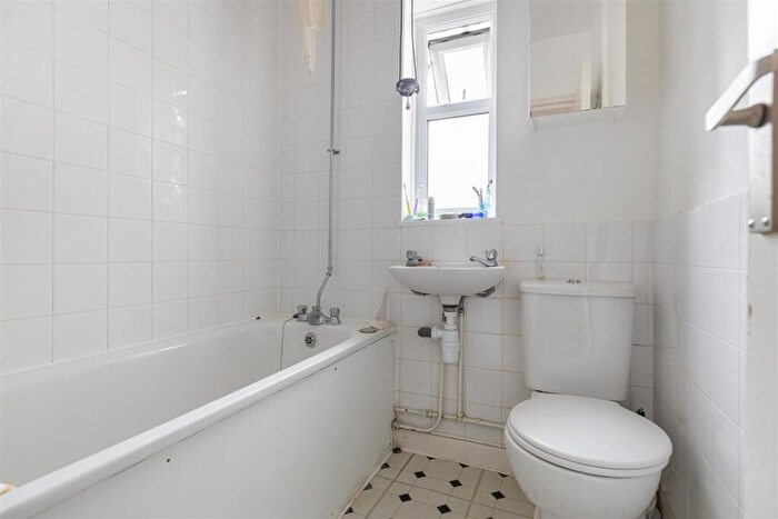 1 Bedroom Flat To Rent In Maxted Road, Peckham, SE15
