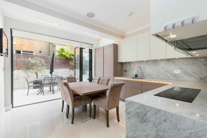 3 Bedroom Flat To Rent In Dancer Road, London, SW6