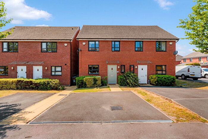 3 Bedroom Semi-Detached House For Sale In Bugle Close, Salford, M7