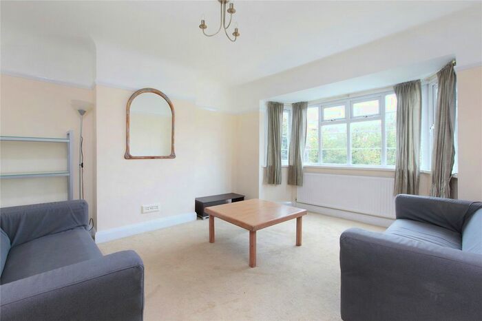 2 Bedroom Flat To Rent In Chesham Court, Trinity Road, SW18