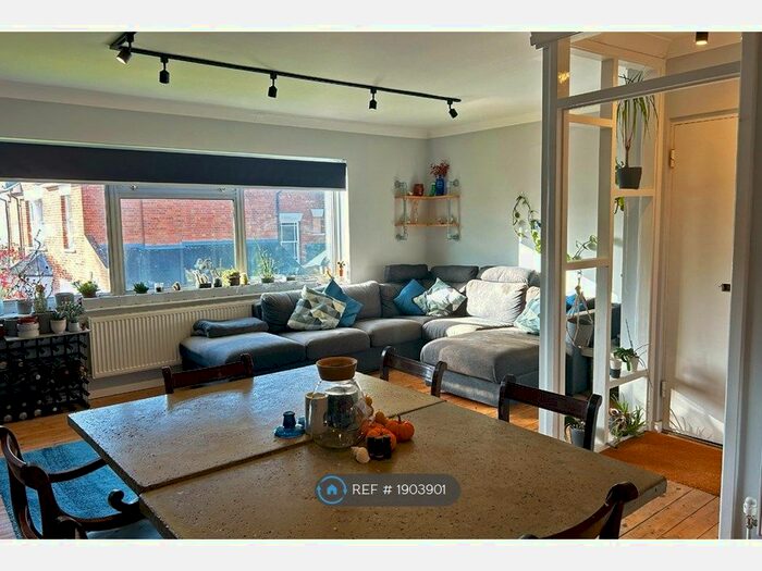 2 Bedroom Flat To Rent In Temple Close, London, N3